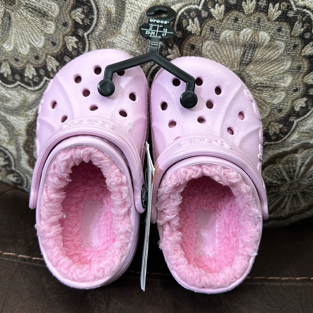 NWT Faux fur lined Crocs, child size 7